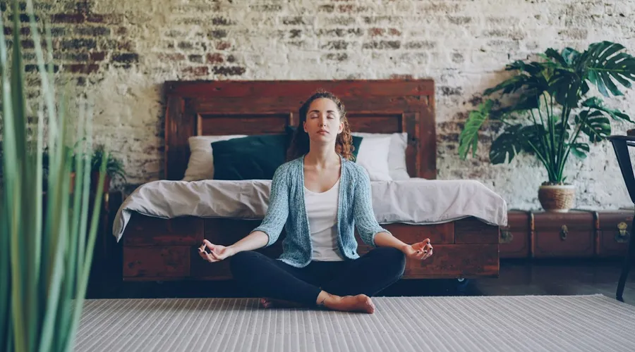 Mindfulness and meditation compared